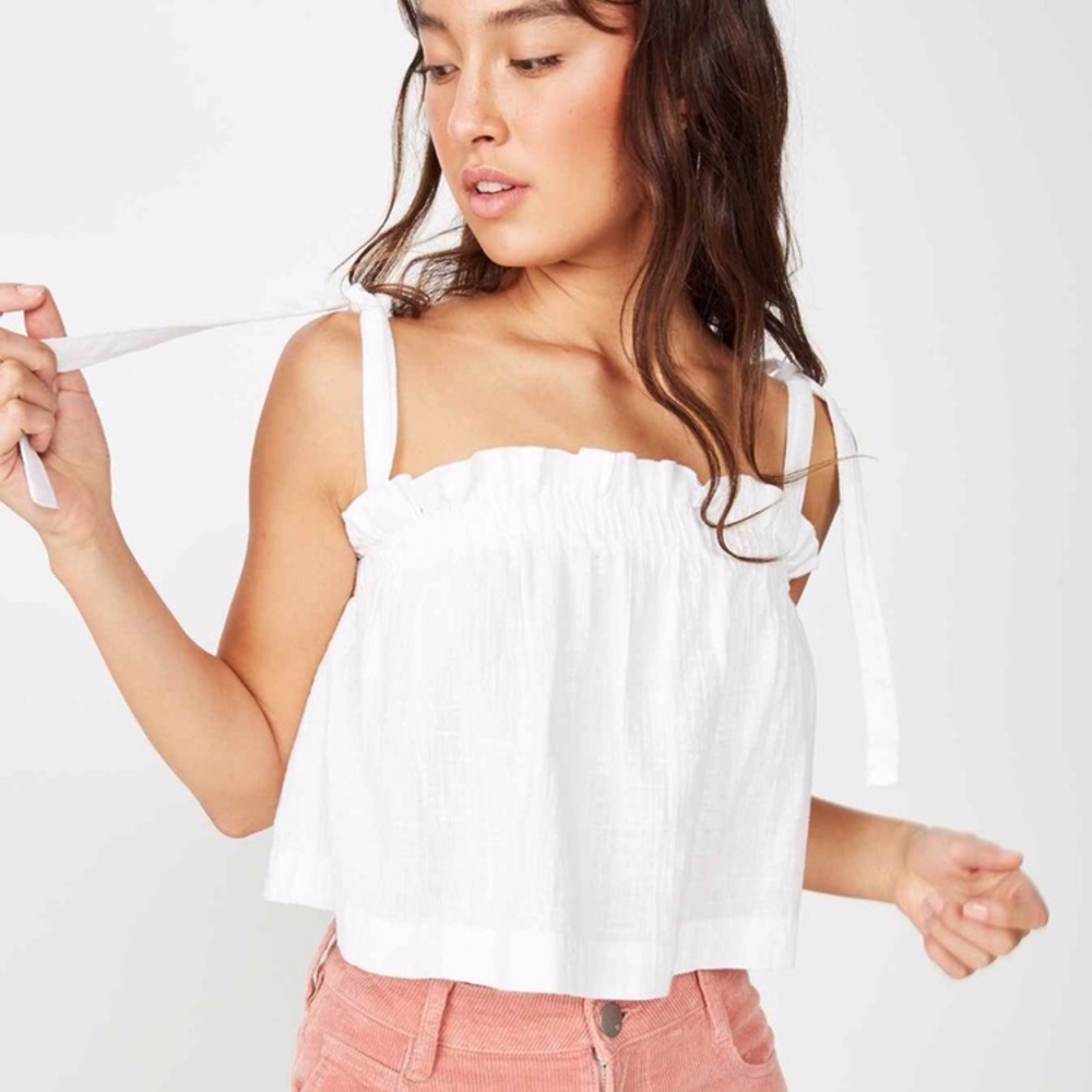 White flowy top ✨